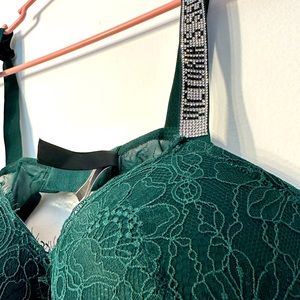 Victoria’s Secret Bombshell Add-2-Cups Lace Shine Strap Push-Up Bra
